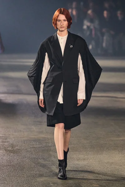 Look 25